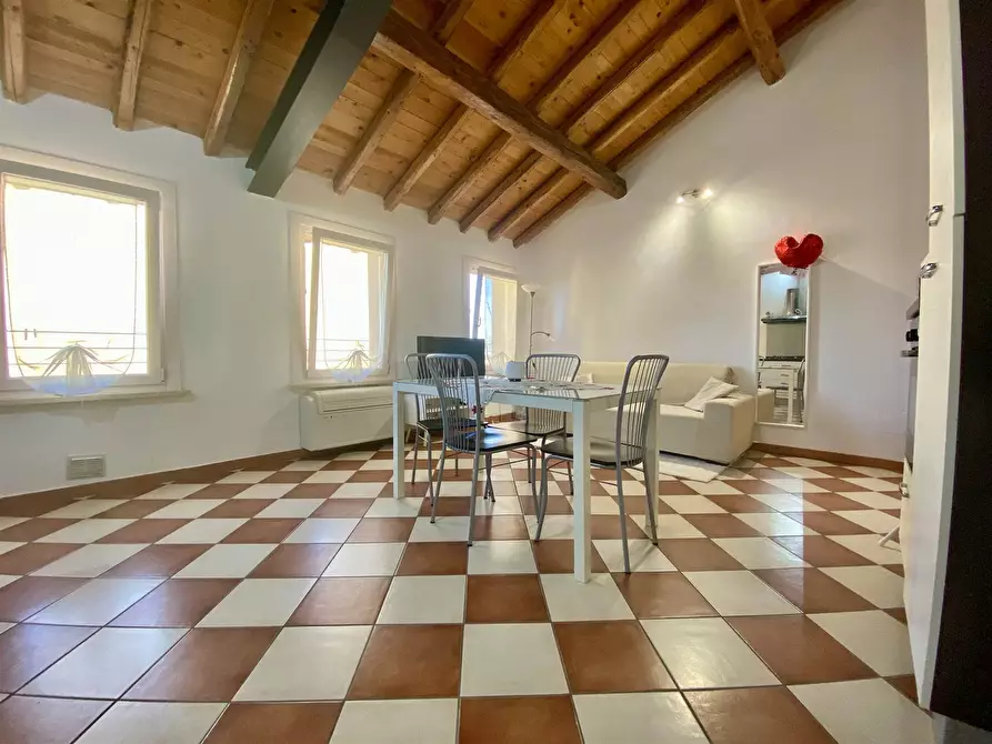 Immagine 1 di Appartamento in affitto  a Mantova