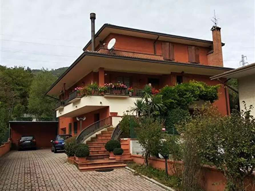 Immagine 1 di Villa in vendita  a Giano Dell'umbria