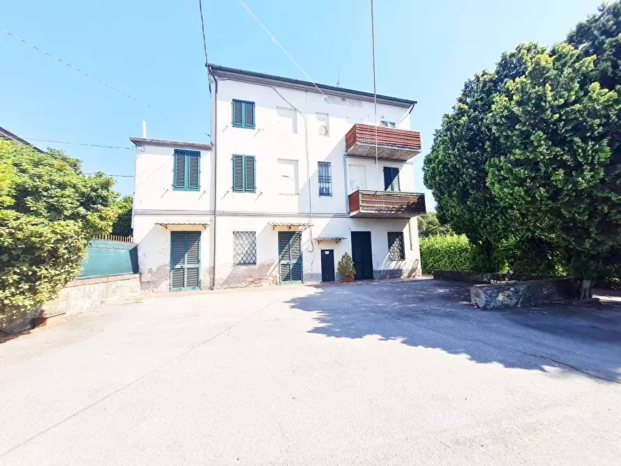 Immagine 1 di Palazzo in vendita  in via Pesciatina a Capannori