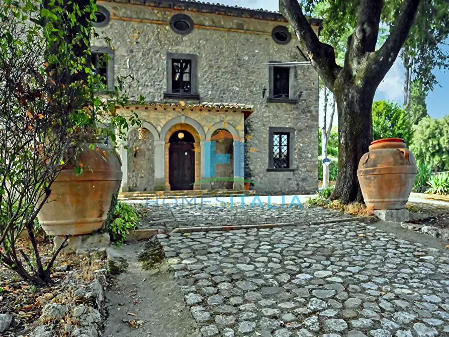 Immagine 1 di Villa in vendita  a Castiglione In Teverina
