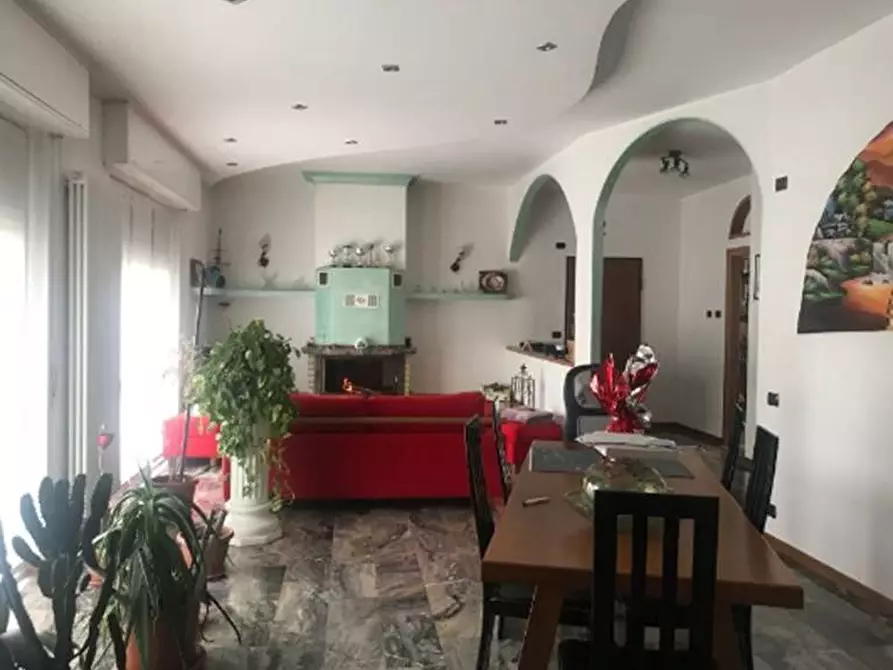 Immagine 1 di Appartamento in vendita  a Inverigo
