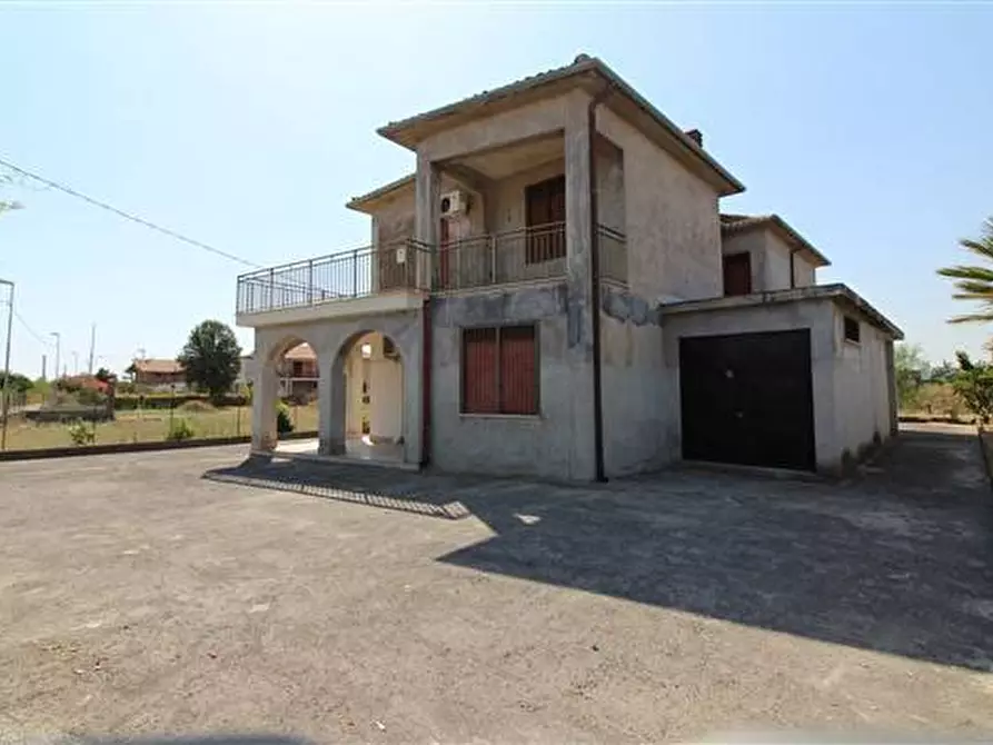 Immagine 1 di Villa in vendita  in Via Del Lillà a Catania
