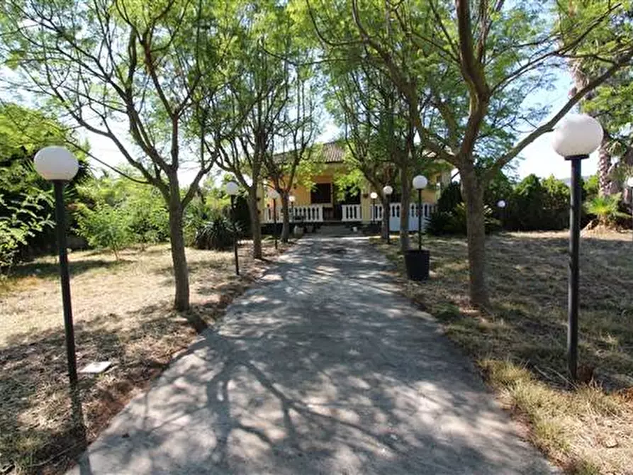 Immagine 1 di Villa in vendita  in C/DA PASSANETO a Francofonte