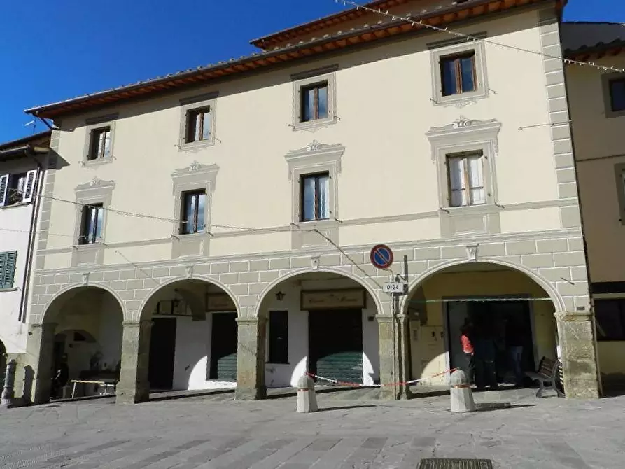 Immagine 1 di Palazzo in vendita  in PIAZZA POTENTE a Reggello