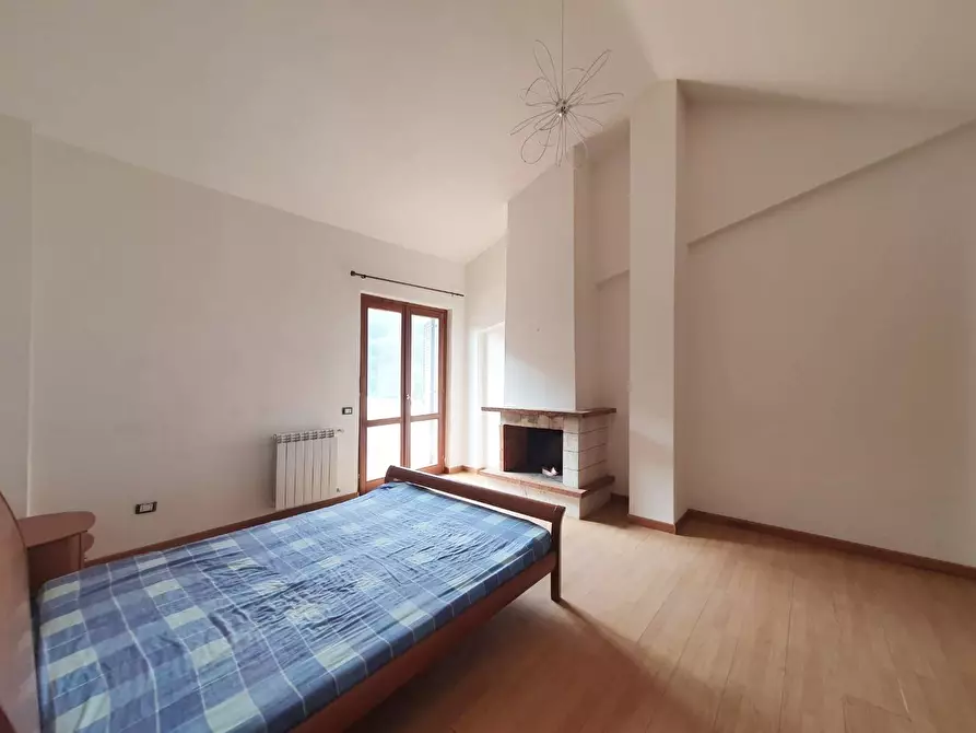 Immagine 1 di Appartamento in vendita  in via dei salici a Scandriglia