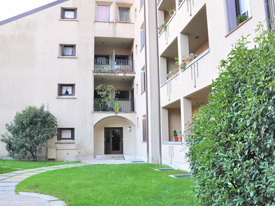 Immagine 1 di Appartamento in vendita  in via pastrengo a Lecco