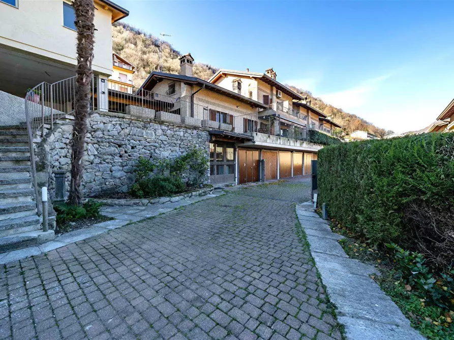 Immagine 1 di Villa in vendita  a Olginate