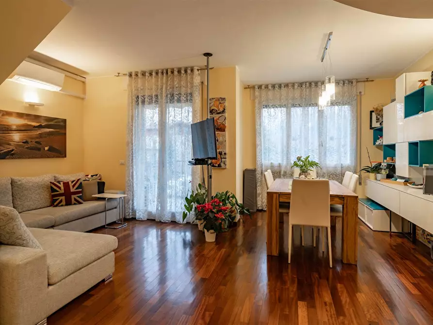 Immagine 1 di Appartamento in affitto  a Mandello Del Lario