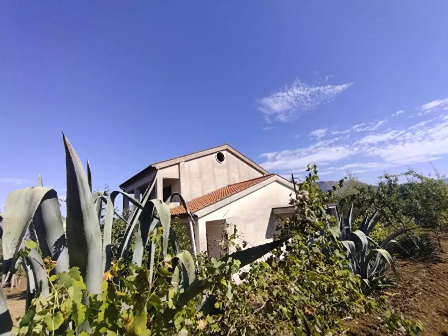 Immagine 1 di Villa in vendita  a Salerno