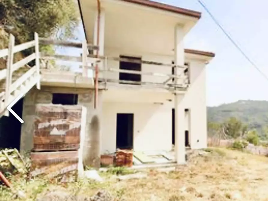 Immagine 1 di Villa in vendita  a Camporosso
