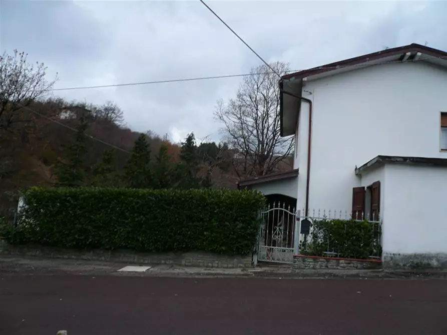 Immagine 1 di Villa in vendita  a Camugnano