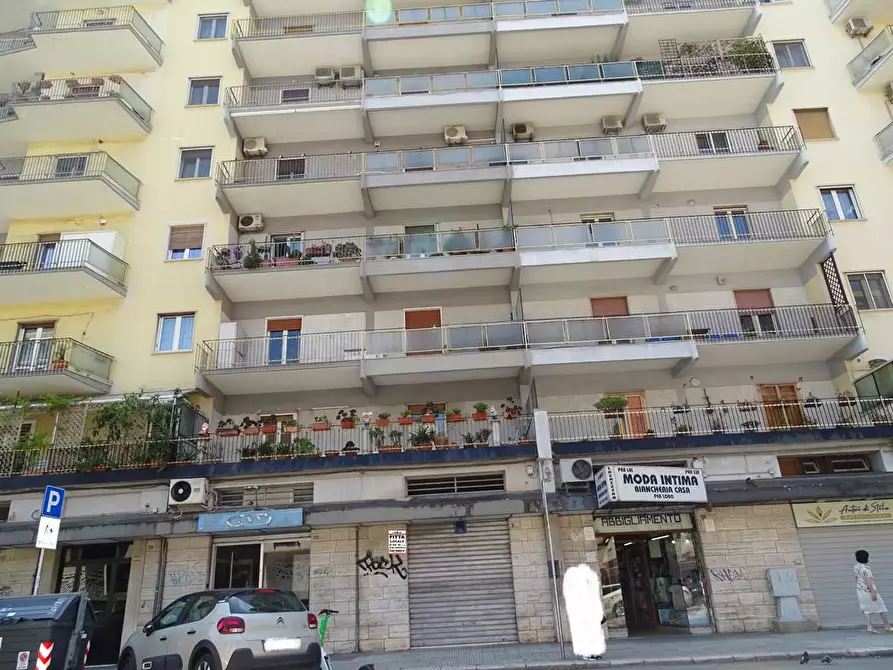 Immagine 1 di Negozio in affitto  in Via Luigi Sturzo a Bari