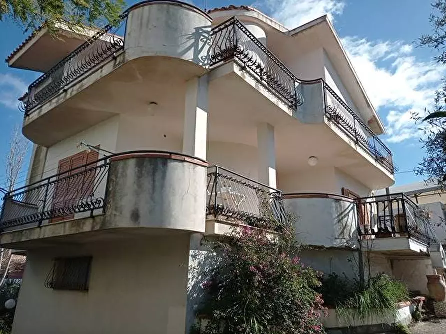 Immagine 1 di Villa in vendita  in C.DA BABBAURRA a San Cataldo