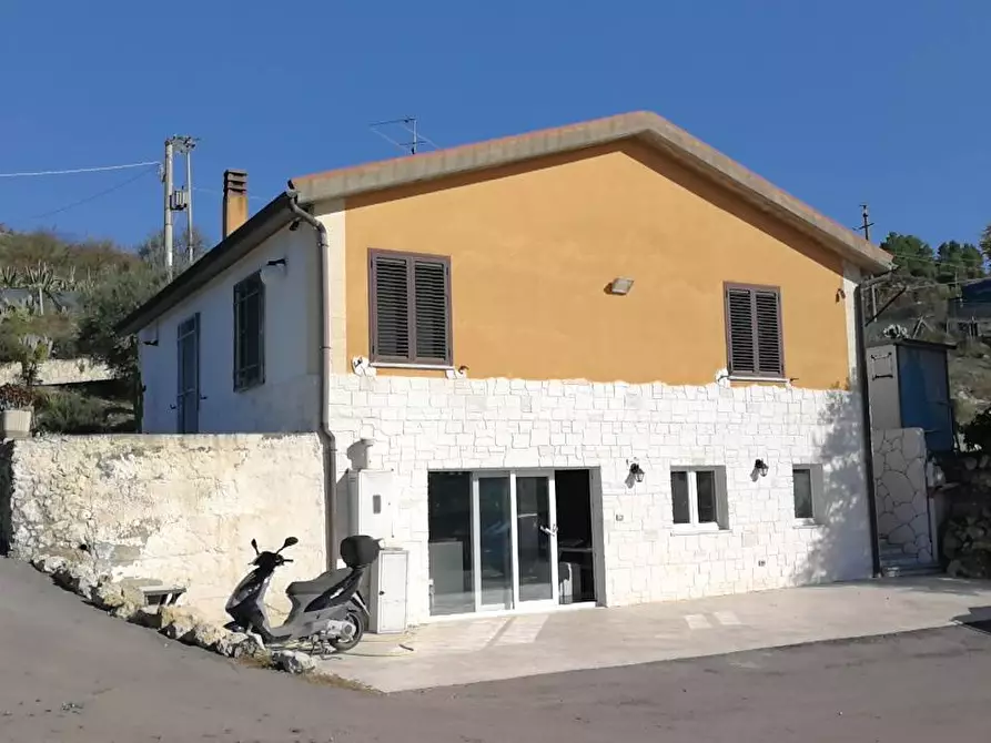 Immagine 1 di Villa in vendita  in C.DA PIRATO GIORDANO a San Cataldo