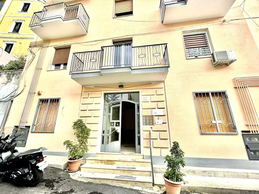 Immagine 1 di Appartamento in vendita  in Via Bastia a Salerno