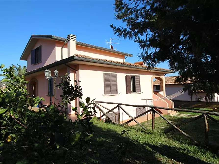 Immagine 1 di Villa in vendita  a San Vincenzo