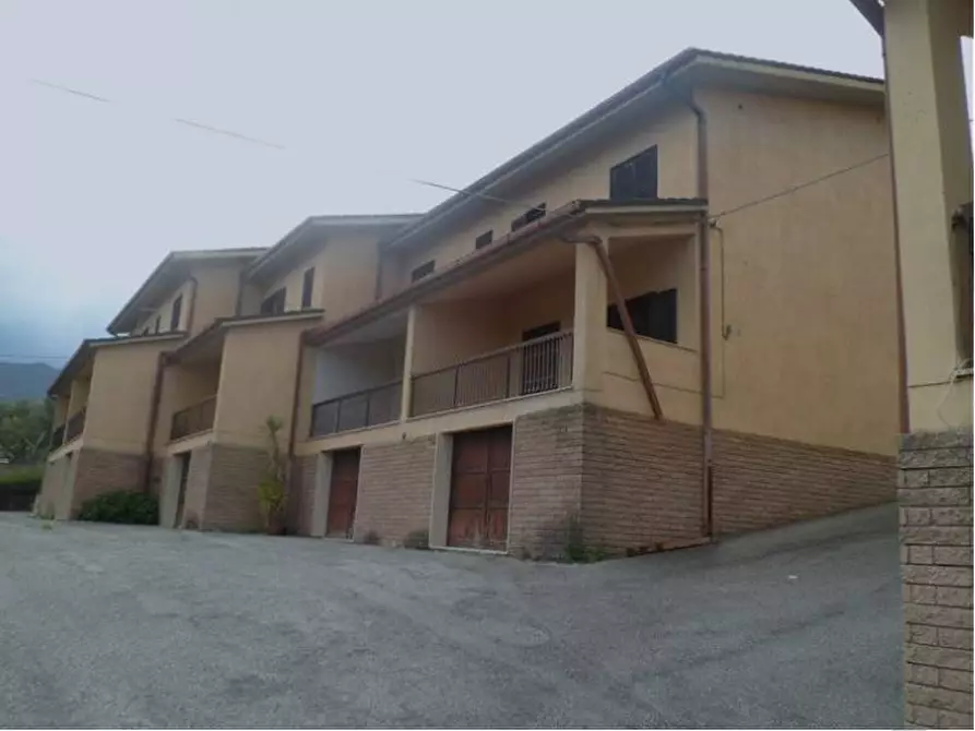 Immagine 1 di Villa in vendita  in Via Manzoni a Rende