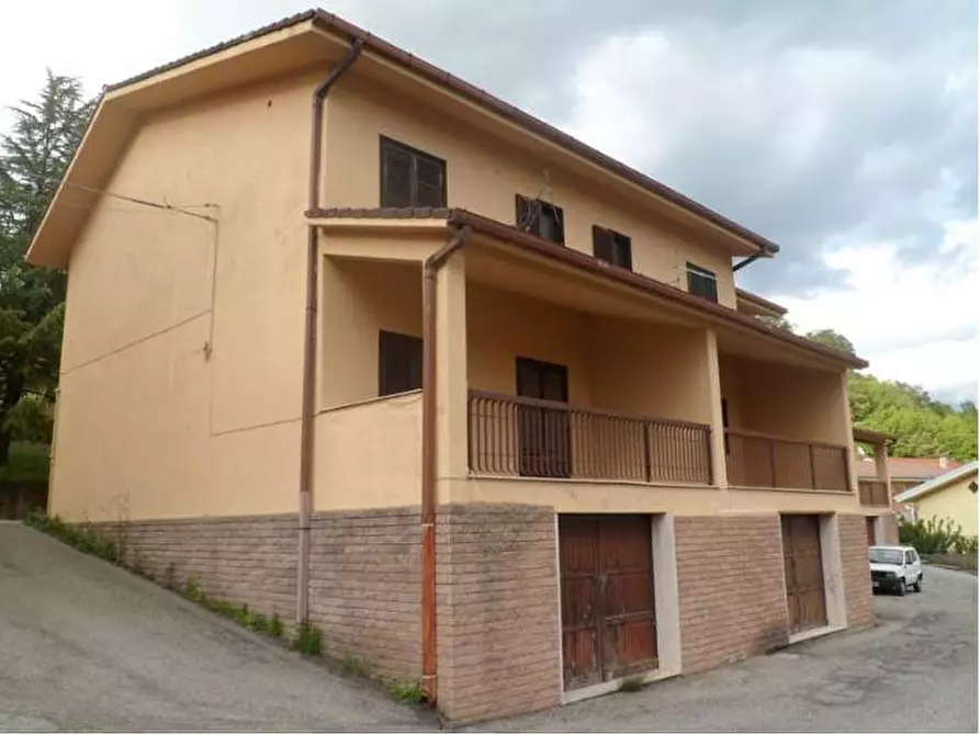Immagine 1 di Villa in vendita  in Via Manzoni a Rende