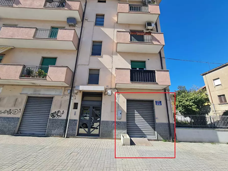 Immagine 1 di Negozio in affitto  in Via Popilia a Cosenza