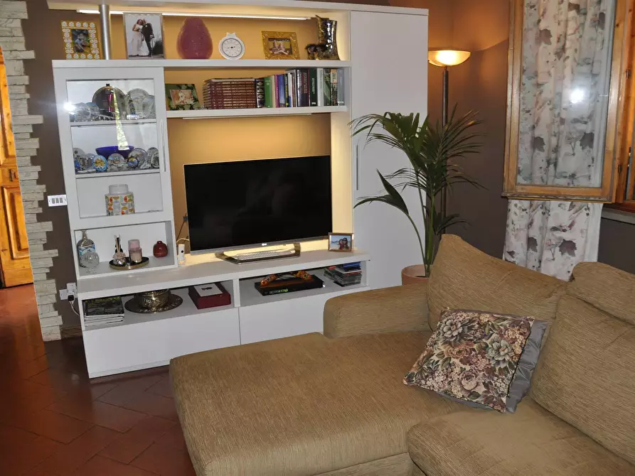 Immagine 1 di Appartamento in vendita  a Vaiano