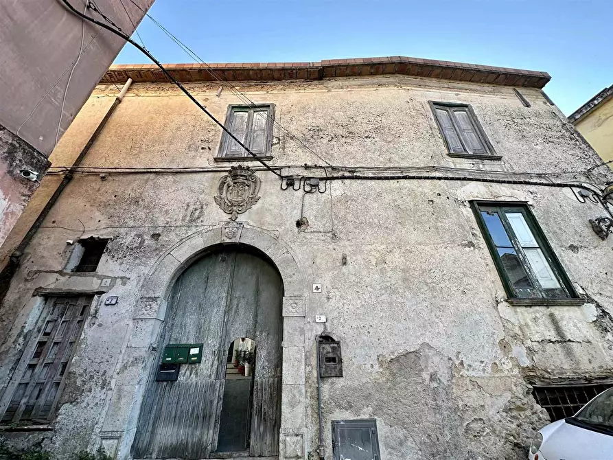 Immagine 1 di Palazzo in vendita  in Spiazzo Consalvo a Montecorvino Rovella