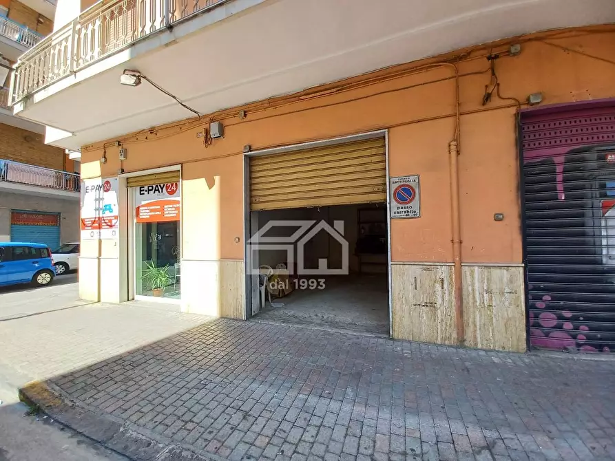 Immagine 1 di Attività commerciale in vendita  in Via De Gasperi a Battipaglia