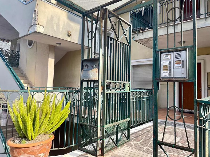 Immagine 1 di Loft/Open space in vendita  in Via Brodolini a Montecorvino Rovella