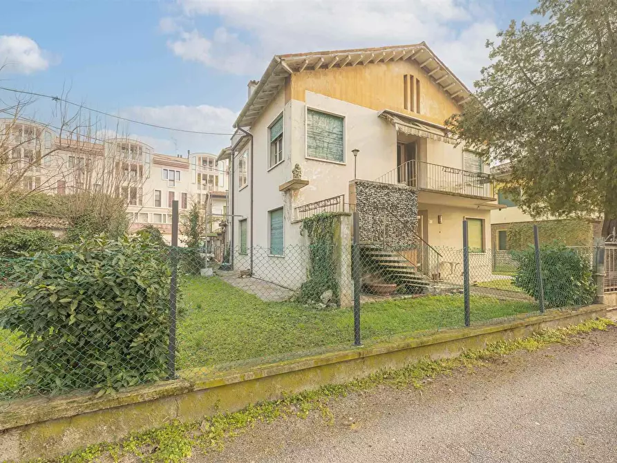Immagine 1 di Appartamento in vendita  in via don g minzoni a Abano Terme