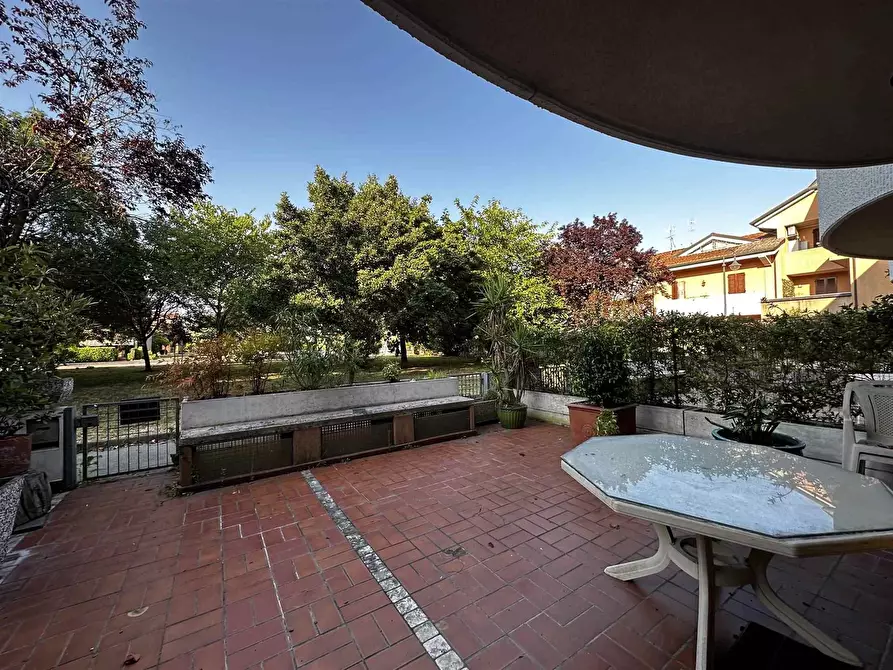 Immagine 1 di Villa in vendita  in VIA MALCESINE a Padova