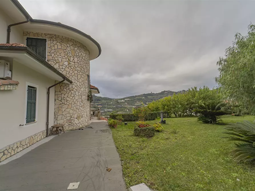 Immagine 1 di Villa in vendita  a Vallecrosia