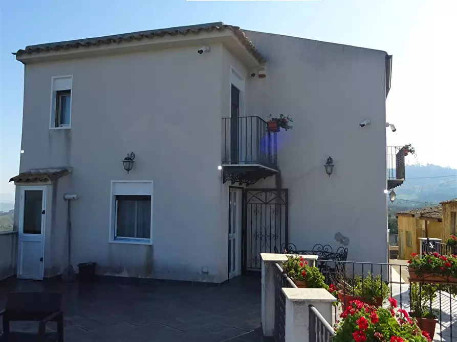 Immagine 1 di Villa in vendita  in via Pietro Leone a Caltanissetta
