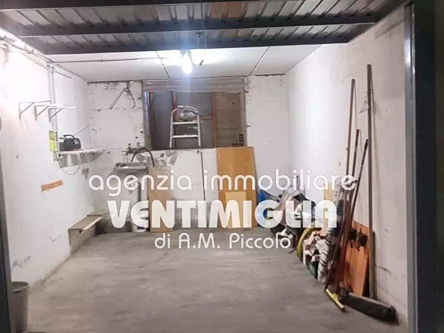Immagine 1 di Locale commerciale in vendita  in Passeggiata Trento Trieste a Ventimiglia