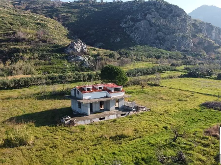 Immagine 1 di Villa in vendita  a Mondragone