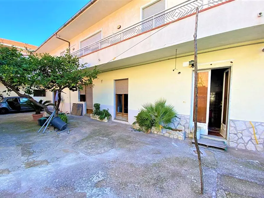 Immagine 1 di Appartamento in vendita  in VIA DEI CICLAMINI a Mondragone