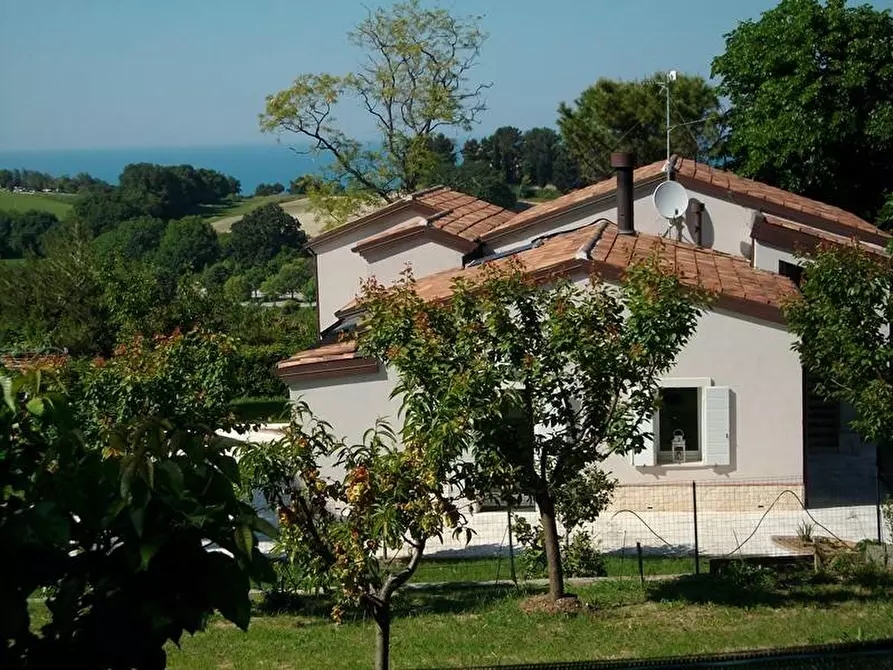 Immagine 1 di Villa in vendita  a Ancona
