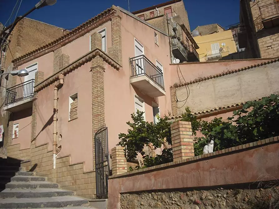 Immagine 1 di Casa indipendente in vendita  in via madonna del lume a Naro