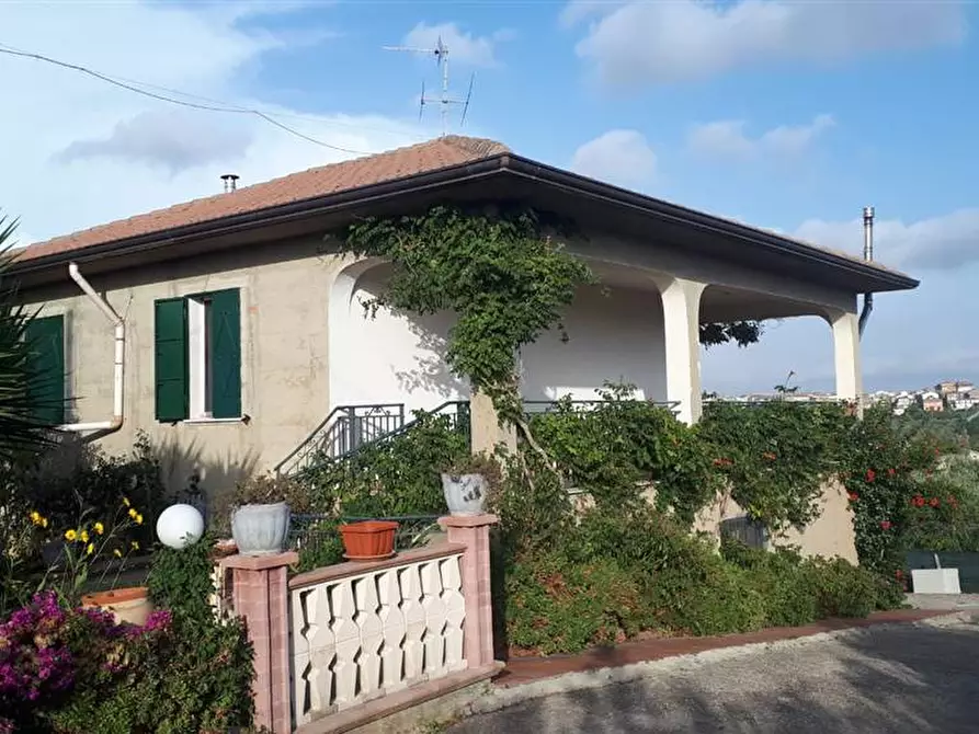 Immagine 1 di Villa in vendita  a Campobello Di Licata