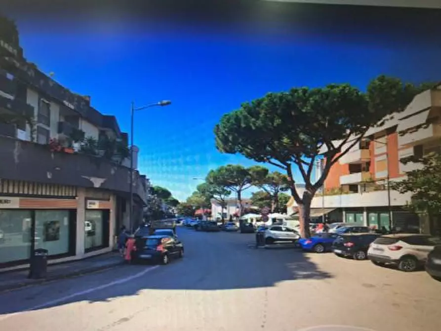 Immagine 1 di Locale commerciale in vendita  in Viale Wagner a Salerno