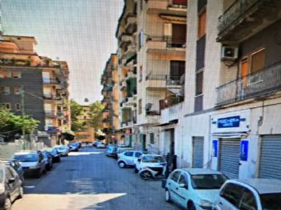 Immagine 1 di Negozio in vendita  in VIA FILIPPO SCIARAFFIA a Salerno