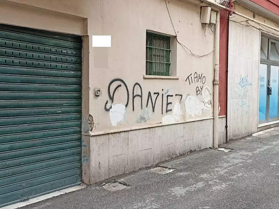 Immagine 1 di Locale commerciale in vendita  in via posidonia a Salerno