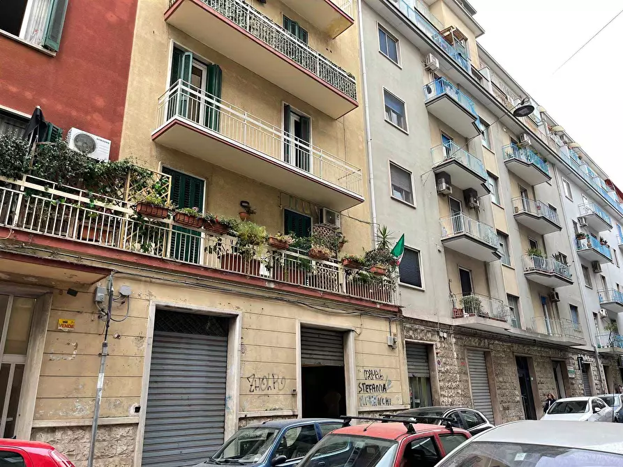 Immagine 1 di Negozio in affitto  a Bari