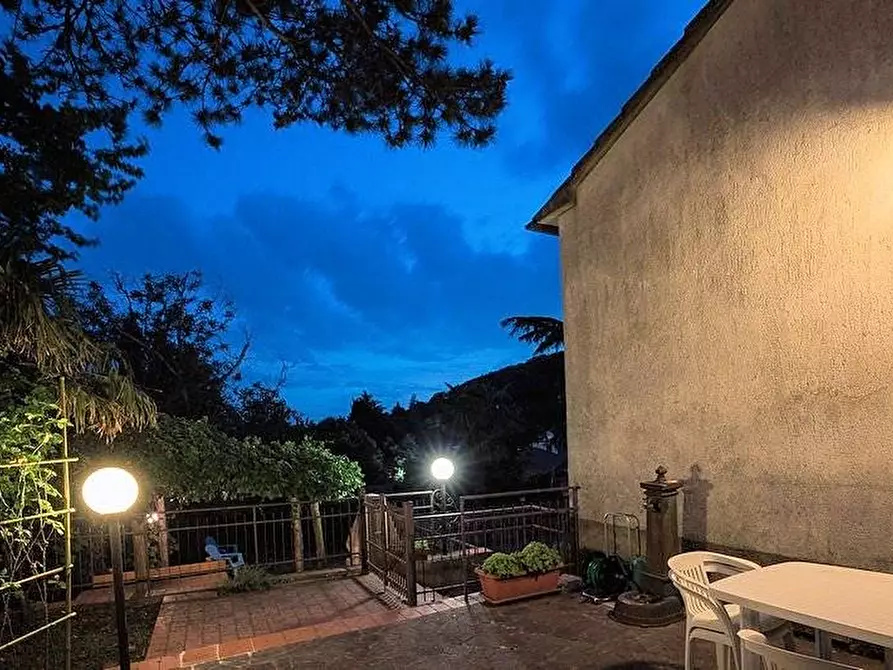 Immagine 1 di Villa in vendita  a Roccastrada