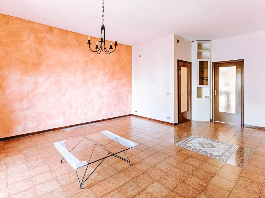 Immagine 1 di Appartamento in vendita  in Via Ugo La Malfa a Adelfia