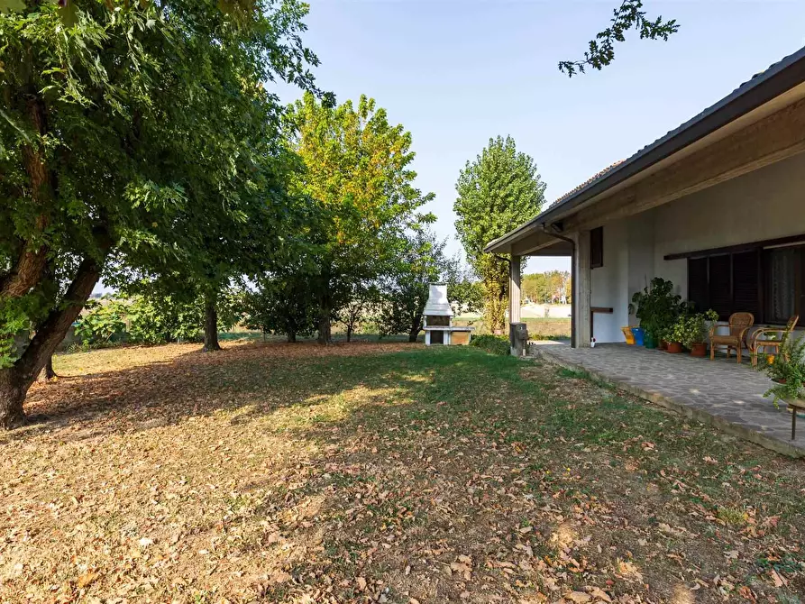 Immagine 1 di Villa in vendita  a Conselice