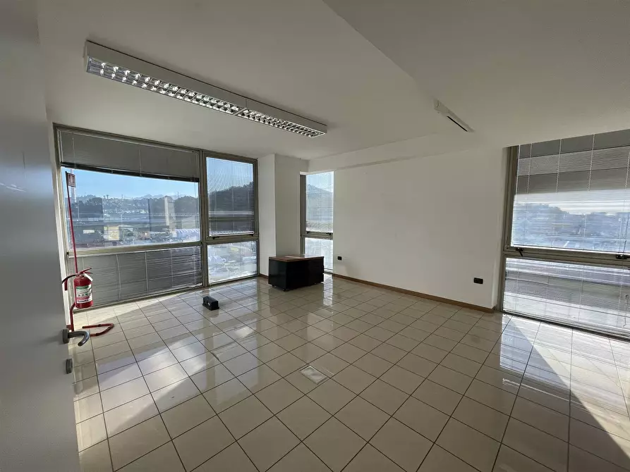 Immagine 1 di Ufficio in vendita  a La Spezia