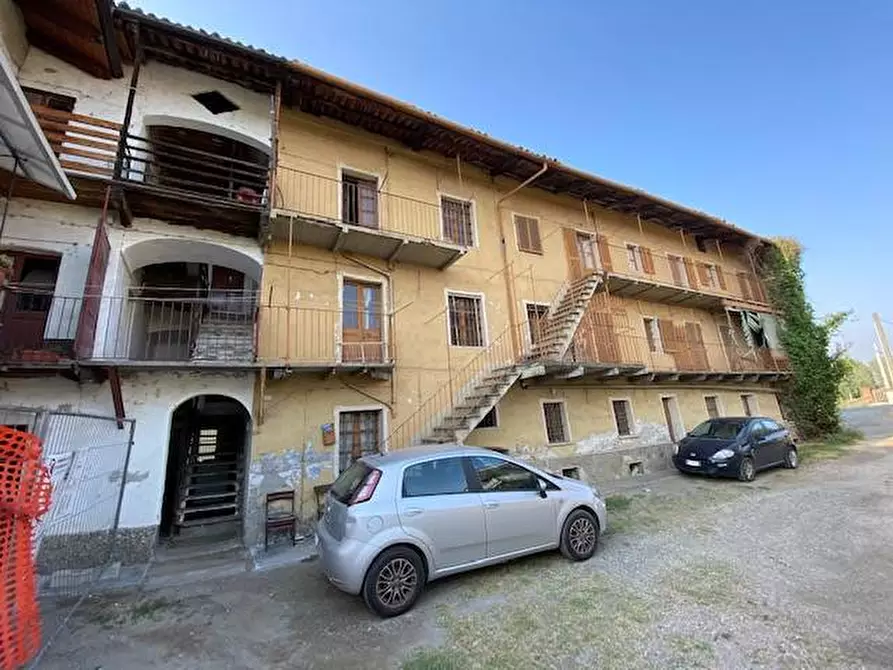 Immagine 1 di Palazzo in vendita  in Via Saluzzo a Pinerolo