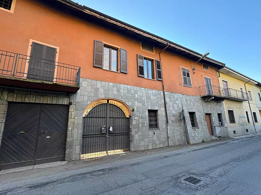 Immagine 1 di Palazzo in vendita  in Via Caporal Domenico Cattaneo a Favria