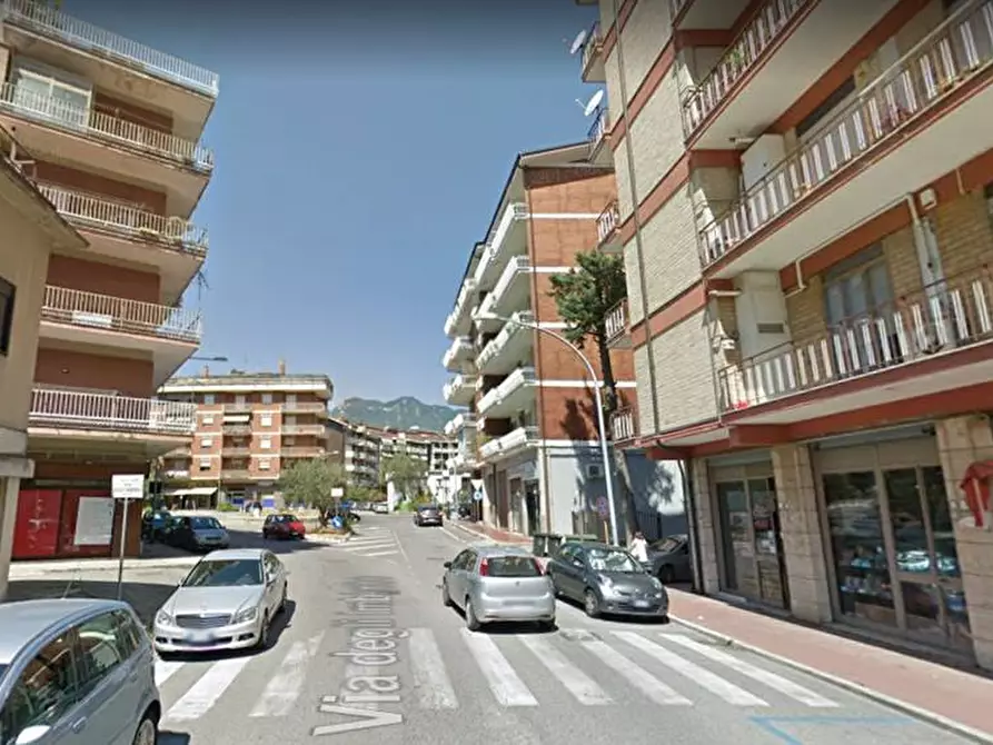 Immagine 1 di Negozio in affitto  in via degli imbimbo a Avellino