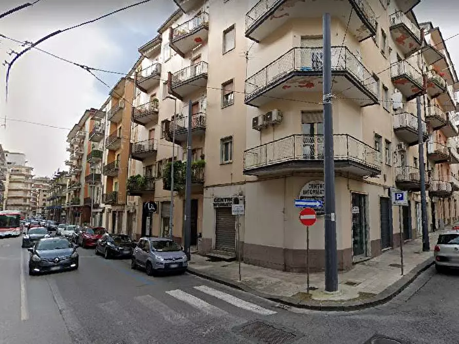 Immagine 1 di Negozio in affitto  in Via Francesco guarini a Avellino