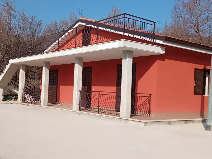 Immagine 1 di Villa in vendita  in zona perrizzoni a Greci